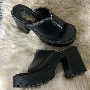 Y2K vintage Skechers chunky platform heel sandals